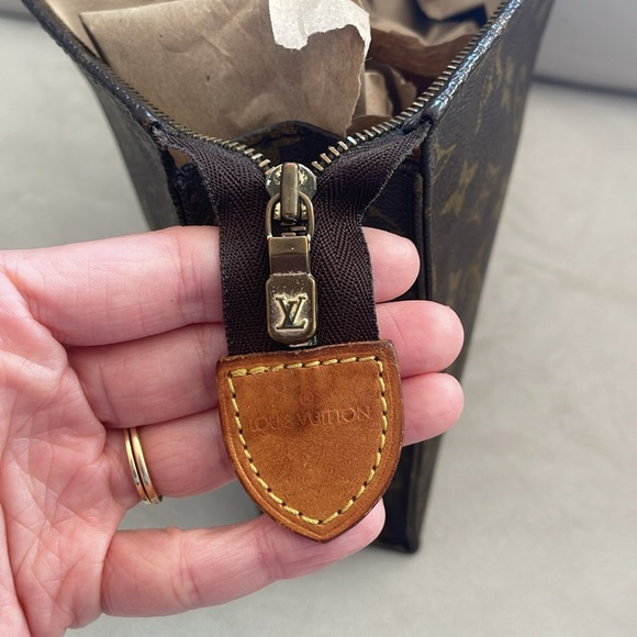 Vintage Louis Vuitton Toiletry Bag (1980s) - Picture 5 of 11